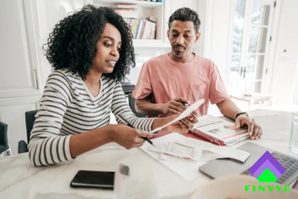 Discover how freelancing and taxes work in Canada, including self-employment registration, income reporting, and much more.
