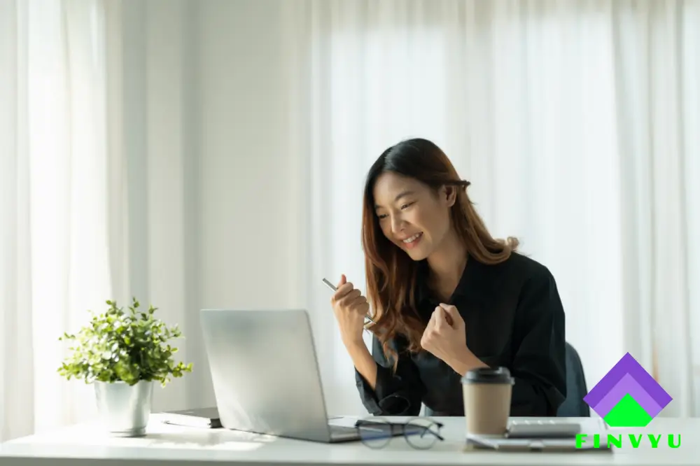 Financial goals help you build a secure future, but setting them correctly is very important. Learn how in our guide.